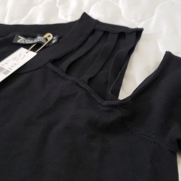 Styled pullover - Picture 2 of 2